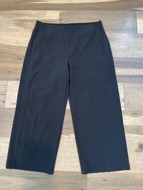 Chico’s Gaucho Pants Black Wide‑Leg Lightweight Size 1.5 US Standard Size 10